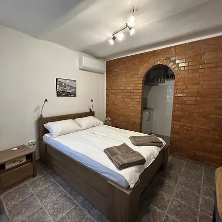 Apartment 3d *
